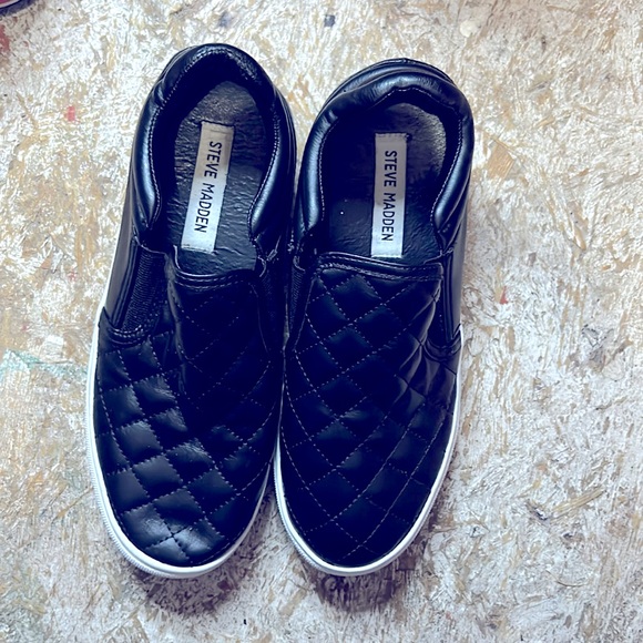 Steve Madden Shoes - Steve Madden Black Quilted Flats